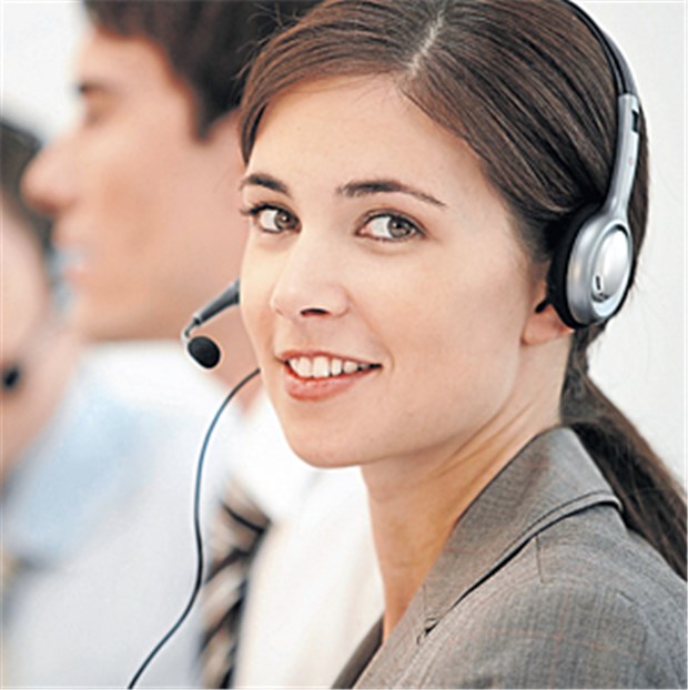 Callcenter-Ärzte sollen selbst initiativ werden Mitarbeiterin eines Callcenters. Bei Clarimedis gehen pro Jahr etwa 700 000 Anrufe ein.