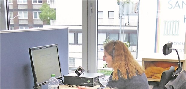 Mitarbeiterinnen der Arztrufzentrale NRW in Duisburg.
