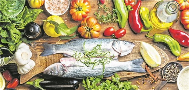 Die Mittelmeerdiät senkt den Blutzucker am besten Mittelmeerdiät: Die pflanzenbasierte Kost mit Fisch ist eine gute Möglichkeit, den Zuckerstoffwechsel bei Diabetikern zu verbessern.