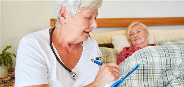 Modellprojekte zur selbstständigen Ausübung von Heilkunde durch Pflegekräfte mit einer Zusatzqualifikation sind politisch gewünscht.