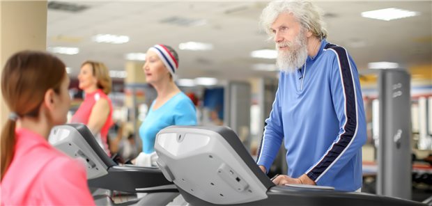 Moderat intensives Ausdauertraining, etwa auf einem Laufband, scheint eine Option zu sein, um die Kognition zu erhalten. (Symbolbild mit Fotomodellen)

