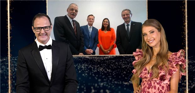 Felix Burda Award: Digital und doch emotional Moderator Vince Ebert und Laudatorin Cathy Hummels freuen sich mit den Gewinnern in der Kategorie „Engagement des Jahres“. Sie wurden für ihr Projekt „Darmgesund in Moers“ ausgezeichnet. Schirmherr der Kampagne war der Bürgermeister der niederrheinischen Stadt Christoph Fleischhauer (l.)