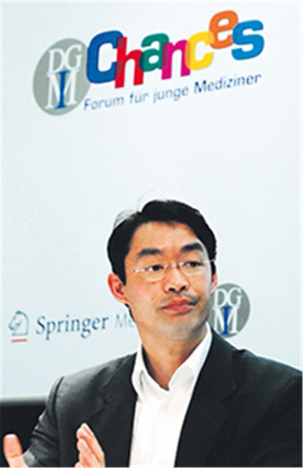 Zumba und Rösler: DGIM-Highlights Moderierte das Karriereforum "Chances": Philipp Rösler.
