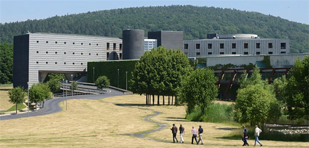 Von der Apotheke zur Pharma-Größe Moderne Industriearchitektur in ländlicher Umgebung: B.Braun im nordhessischen Melsungen.