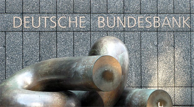 Bundesbank sieht Kassenfinanzen auf Erholungskurs Monatsbericht der Bundesbank: Ausgaben und Einnahmen der GKV sind im zweiten Quartal dieses Jahres um etwa 3,5 Prozent gestiegen.