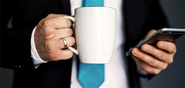 Auf Frühstück zu verzichten könnte Diabetes-Gefahr erhöhen Morgens auf dem Smartphone Mails checken und nur schnell einen Kaffee trinken, bevor es zur Arbeit geht: Wer so lebt, könnte sein Diabetes-Risiko erhöhen.
