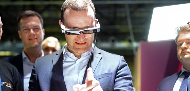 Vier Kandidaten, ein Ziel: Spahns Digital-Turbo drosseln! Mr. Digital Health: Bundesgesundheitsminister Jens Spahn (CDU) hat während seiner Amtszeit den Digitalisierungs-Turbo im Gesundheitswesen eingeschaltet. Sein Tempo kommt nicht bei allen Bundestagskandidaten zur bevorstehenden Wahl gut an.