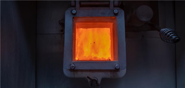 Blick in den Ofen einer Müllverbrennungsanlage.