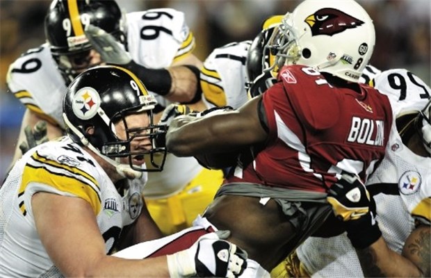 Muskelmänner: Pittsburgh (l.) besiegt Arizona, gewinnt den Superbowl.