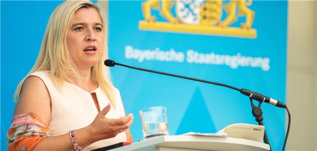 44.000 Urlauber warten in Bayern auf Corona-Testergebnis Muss die verzögerte Datenübermittlung erklären: Bayerns Gesundheitsministerin Melanie Huml, hier bei einer Pressekonferenz am 10. August.