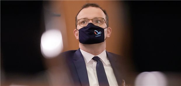 Gesundheitsminister Spahn positiv auf Corona getestet Muss einstweilen in häusliche Quarantäne: Gesundheitsminister Jens Spahn (CDU) am Mittwoch im Bundeskabinett.