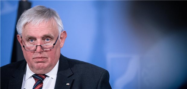 Tests für alle Pflegekräfte und Klinikmitarbeiter nicht machbar NRW-Gesundheitsminister Karl-Josef Laumann (CDU): Die Tatsache, dass die Krankenkassen jetzt auch anlassunabhängige Testungen bezahlen müssen, ist für ihn kein gutes Argument