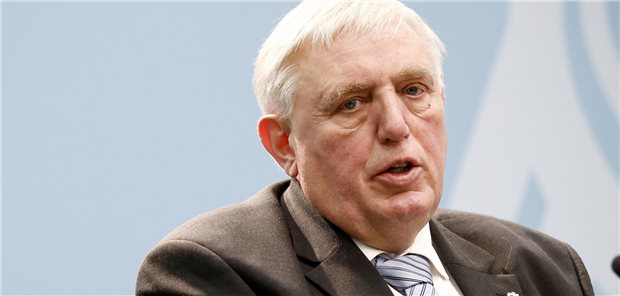 NRW-Gesundheitsminister Karl-Josef Laumann (CDU) hat im Namen der sieben Länder, die im Bundesrat Lauterbachs Krankenhaustransparenzgesetz durch die Anrufung des Vermittlungsausschusses auf Eis gelegt haben, dem Bundesgesundheitsminister die Detailforderungen für weitere Verhandlungen nochmals dargelegt. (Archivbild).