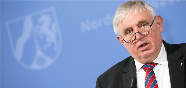 Corona-Mutanten aufspüren: NRW startet Projekt mit Unikliniken NRW-Gesundheitsminister Karl-Josef Laumann nimmt das Corona-Geschehen im Grenzgebiet zu den Niederlanden ins Visier.