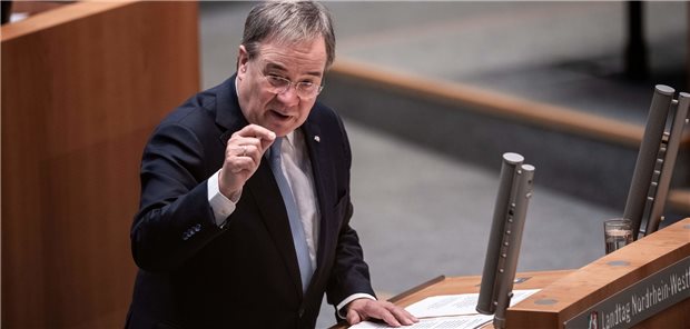 Kakofonie begleitet Start des Lockdowns NRW-Ministerpräsident Armin Laschet (CDU) informiert den Landtag in Düsseldorf über die Ergebnisse der Länderberatungen mit Angela Merkel.