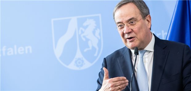 Laschet: Deutschland muss von „Impfbürokratie“ wegkommen NRW-Ministerpräsident Armin Laschet betont: Der AstraZeneca-Stopp hat die Corona-Impfstrategie zurückgeworfen. Bund und Länder wollen am Freitag über die neue Impfstrategie beraten.