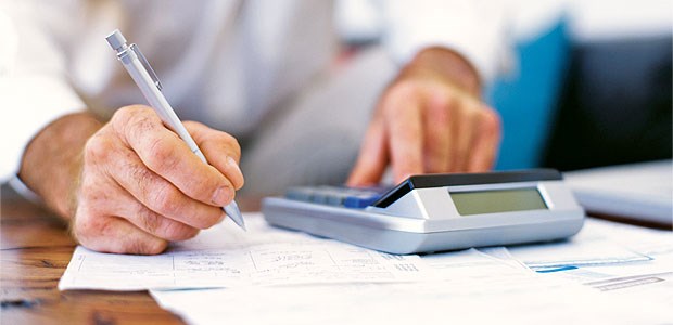Real gibt's für Ärzte ein Minus Nach Abzug von Steuern und Abgaben verdienten 50 Prozent der Niedergelassenen in 2010 weniger als 27 Euro pro Stunde.