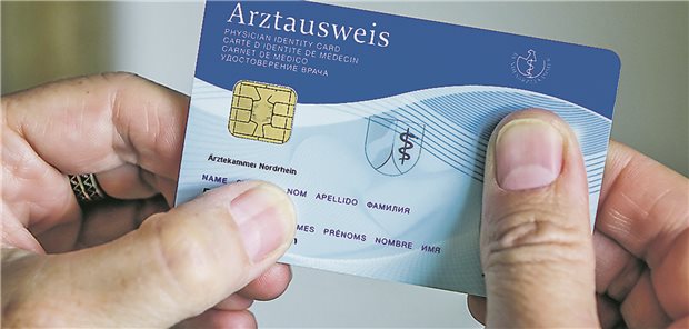 Sozialministerium in Baden-Württemberg ruft Pflegekräfte auf, Heilberufsausweis zu beantragen Nach Ärztinnen und Ärzten werden nun auch Angehörige von Gesundheitsfachberufen verpflichtet, beim elektronischen Gesundheitsberuferegister einen eHBA zu beantragen.