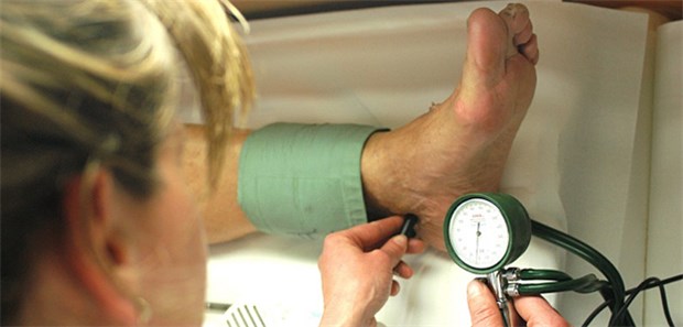 Nach Ansicht der Studienautoren rechtfertigt allein ein niedriger Knöchel-Arm-Index die Statineinnahme, unabhängig vom kardiovaskulären Risiko.