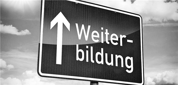 Kassen wollen Update für die Weiterbildung Allgemeinmedizin Schild auf dem Weiterbildung steht