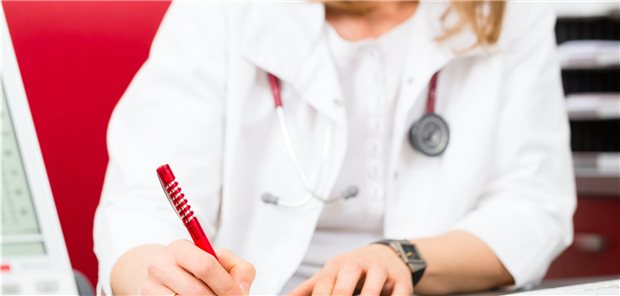 Nach Auskunft des Apothekerdachverbands ABDA will der GKV-Spitzenverband eine Kulanzvereinbarung, wonach Entlassrezepte wegen formaler Mängel nicht retaxiert werden, nicht fortführen.