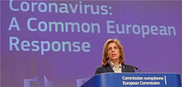 Nach Auskunft von EU-Gesundheitskommissarin Stella Kyriakides hat die EU-Kommission Anti-COVID-Medikamente bei verschiedenen Herstellern bestellt – selbst dann, wenn eine europäische Zulassung aktuell noch nicht vorliegt.