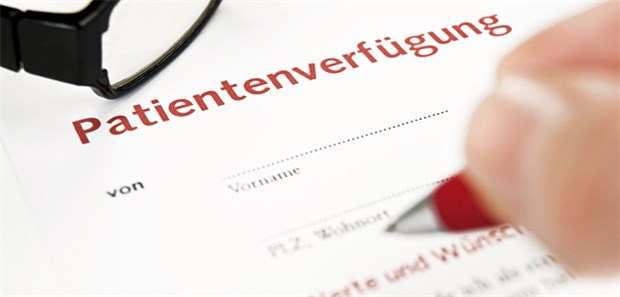 Patientenverfügung besser überprüfen lassen! Nach dem BGH-Urteil ist ein Blick in die Patientenverfügung ratsam.