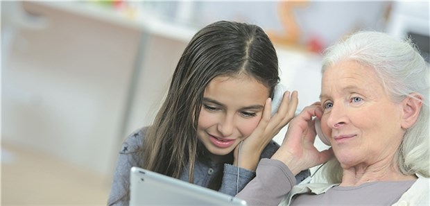 Pflegende Kinder erhalten Hilfe im Netz Nach der Schule die demente Oma beaufsichtigen: Für viele Jugendliche ist das Realität. Eine neue Onlineberatung soll sie unterstützen.