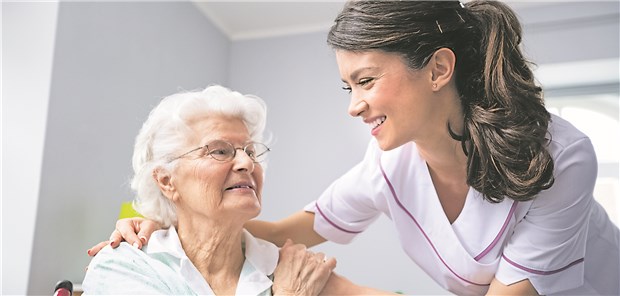 Nach ihrer Fortbildung können EVA-NP zum Beispiel für Routinebesuche in Heimen eingesetzt werden.