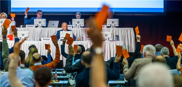 Nach langer Diskussion beschlossen: die MB-Forderung nach einer Aufwandsentschädigung in Höhe von mindestens 1.500 Euro im Monat. Mehrheit war nach langer Diskussion am Ende sehr deutlich.