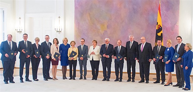 Vorschusslorbeeren für Koalition Nach mehr als fünf Monaten steht die neue Bundesregierung – am Mittwoch ernannte Bundespräsident Frank Walter Steinmeier die Minister des vierten Kabinetts Merkel. Darunter Jens Spahn als neuer Bundesgesundheitsminister (4.v.l). Nach den "Stärkungsgesetzen" seines Vorgängers wird es nun Spahns Aufgabe sein, für eine Gesundheitspolitik mit Performance zu sorgen. Das gilt nicht zuletzt für den Kampf gegen Diabetes und Übergewicht, die als Massenphänomen in der Wohlstandsgesellschaft um sich greifen.