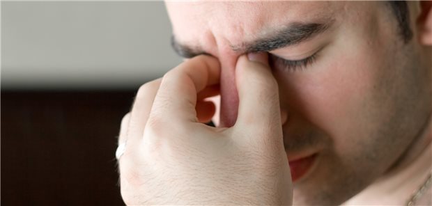 Nach überstandener COVID-19-Erkrankung leiden viele der Betroffenen unter Erschöpfung, Schlaf- und Konzentrationsschwierigkeiten. EIne neue Leitlinie soll Abhilfe schaffen.
