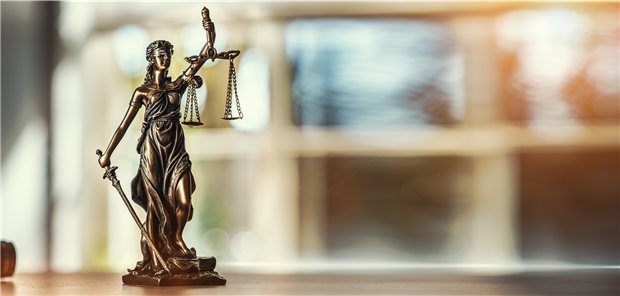 Nach welchen Kriterien können Ärztinnen und Ärzte abwägen, wenn sie eine corona-bedingte Triage-Entscheidung treffen müssen? Eine Frage, die sich nicht rein medizinisch beantworten lässt.