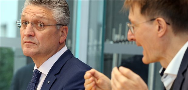 RKI-Präsident Lothar H. Wieler mit Bundesgesundheitsminister Karl Lauterbach vor der Bundespressekonferenz in Berlin