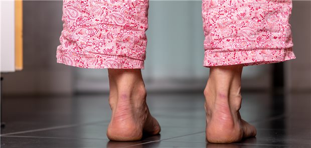 Nachts auf dem Weg ins Badezimmer verliert eine 92-Jährige das Bewusstsein. Warum? Im Verdacht steht der Sleep-Rate-Modus des Herzschrittmachers. (Symbolbild)&#xA;