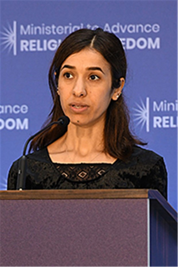 Friedensnobelpreis für einen Arzt Nadia Murad floh vor dem IS und setzt sich für eine juristische Verfolgung der Verbrecher ein.