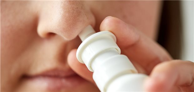 Rezeptfreie Kombis bei allergischer Rhinitis: Was ist zur Wirksamkeit bekannt? Nasenspray – für viele Patienten mit allergischer Rhinitis ein ständiger Begleiter im Alltag. Oft bleibt es aber nicht bei nur einer Arznei, um ausreichend Linderung zu bekommen.