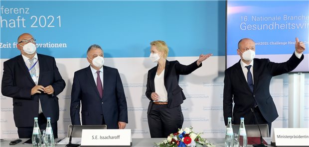 Glawe: „Man kann der Videosprechstunde nicht entgehen“ Nationaler Gesundheitskongress: Gesundheitsminister Harry Glawe (CDU) (l-r), Jeremy Issacharoff, Botschafter Israels,Ministerpräsidentin Manuela Schwesig (SPD), und Marek Zygmunt, Tagungspräsident. Bernd Wüstneck/dpa