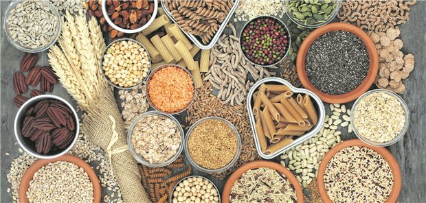 Neben Kartoffeln enthalten auch Reis, Nudeln, Saaten und Hülsenfrüchte viel Stärke. Bei Reis, Nudeln und Kartoffeln lässt sich durch Kochen, Abkühlen und Wiederaufwärmen der Anteil resistenter Stärke erhöhen.