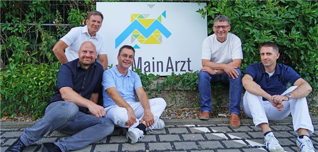 Das Erfolgsrezept des Ärzte-Netzes „MainArzt“ Netzwerker aus Überzeugung: Die MainÄrzte (v.l.n.r.) Stefan Schmitt (hinten), vorne Heiner Redeker, Dr. Daniel Knelles, Klaus Grillmeier und Christian Wirz.