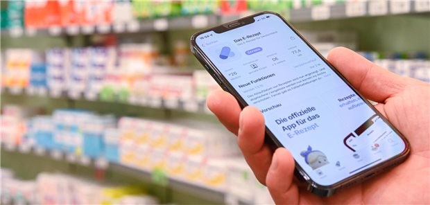 Handy mit E-Rezept-App
