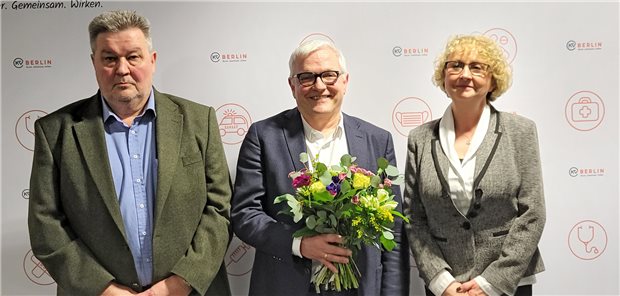 Neu im Vorstand: Dr. Christiane Wessel wechselt vom Vorsitz der Vertreterversammlung der KV Berlin auf den Vorstandssessel, Dr. Burkhard Ruppert (Mitte) bleibt Vorstandsvorsitzender. Dritter im Bunde bleibt Günter Scherer.