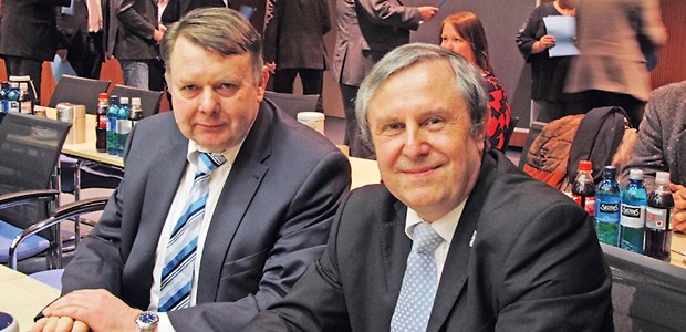KV wählt den Neuanfang Neue Führung für die KV Hessen: Dr. Günter Haas und Frank Dastych