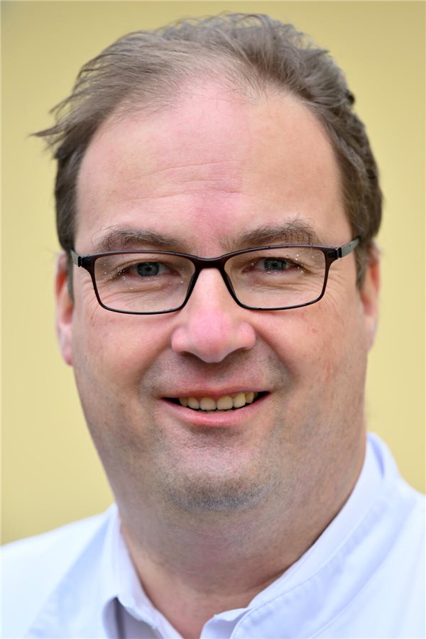 Erfurter Frauenarzt Gert Naumann ist neuer DGGG-Präsident Neuer DGGG-Präsident: Privatdozent Dr. Gert Naumann
