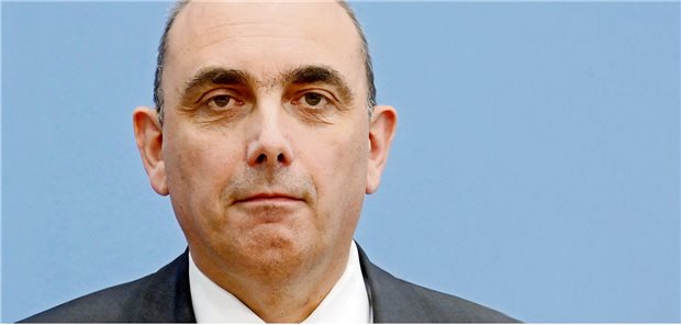 Neuer Mann an der Spitze des Robert Koch-Instituts: Professor Lars Schaade (hier bei der Bundespressekonferenz zur geplanten Neuordnung von BZgA und RKI).