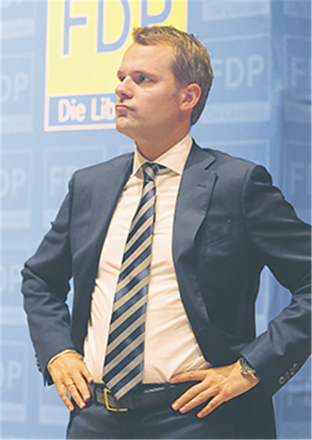 Bahr ist der neue Alte im Ministerium Neuer starker Mann im Gesundheitsministerium: Daniel Bahr.