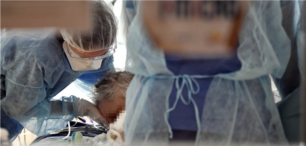 Neue S1-Leitlinie zu neurologischen Manifestationen bei COVID-19 Notaufnahme eines Patienten mit COVID-19.