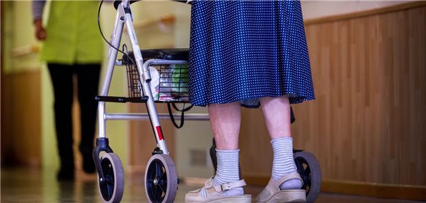 Nicht alle Pflegekräfte und Heimbewohner sind in Baden-Württemberg vollständig gegen SARS-CoV-2 geimpft. Bei der vierten Impfung sind die Impflücken besonders groß.
