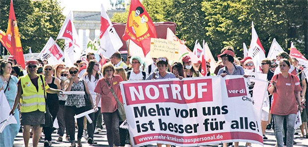 Kliniken starten Anti-Reform-Kampagne Nicht für mehr Geld, sondern für bessere Personalschlüssel streikte im Juni das Charitépersonal.