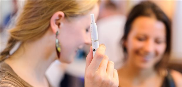 EU-Kommission will aromatisierte Sticks für Tabakerhitzer verbieten Nicht im Sinne der EU-Kommission, die Europa bis 2040 rauchfrei haben will. Nun sollen als weiterer Schritt dorthin aromatisierte Sticks für Tabakerhitzer verboten werden.
